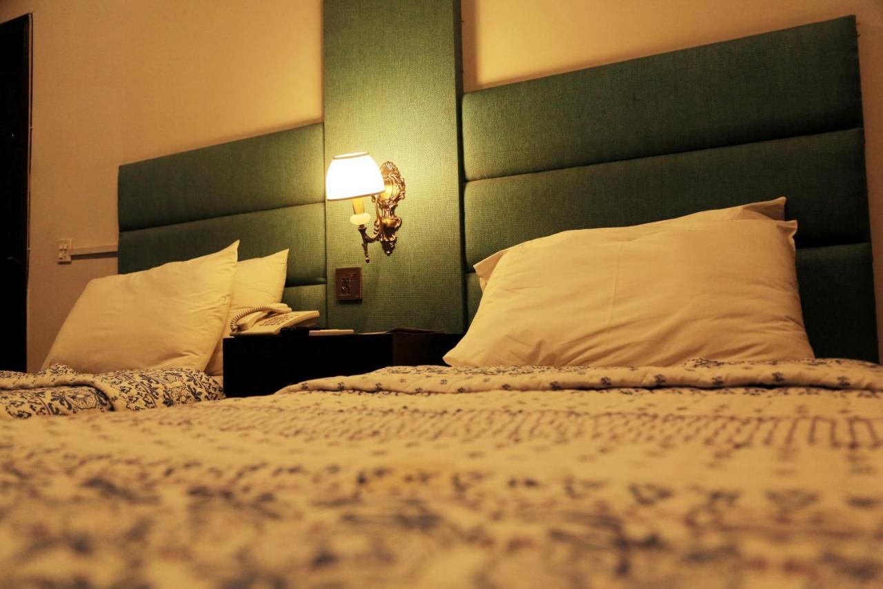 Shelton Hotel ラホール エクステリア 写真