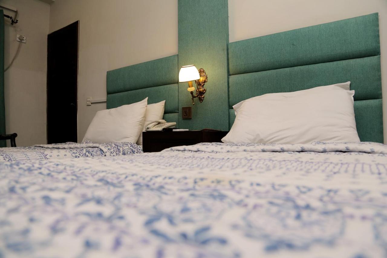 Shelton Hotel ラホール エクステリア 写真
