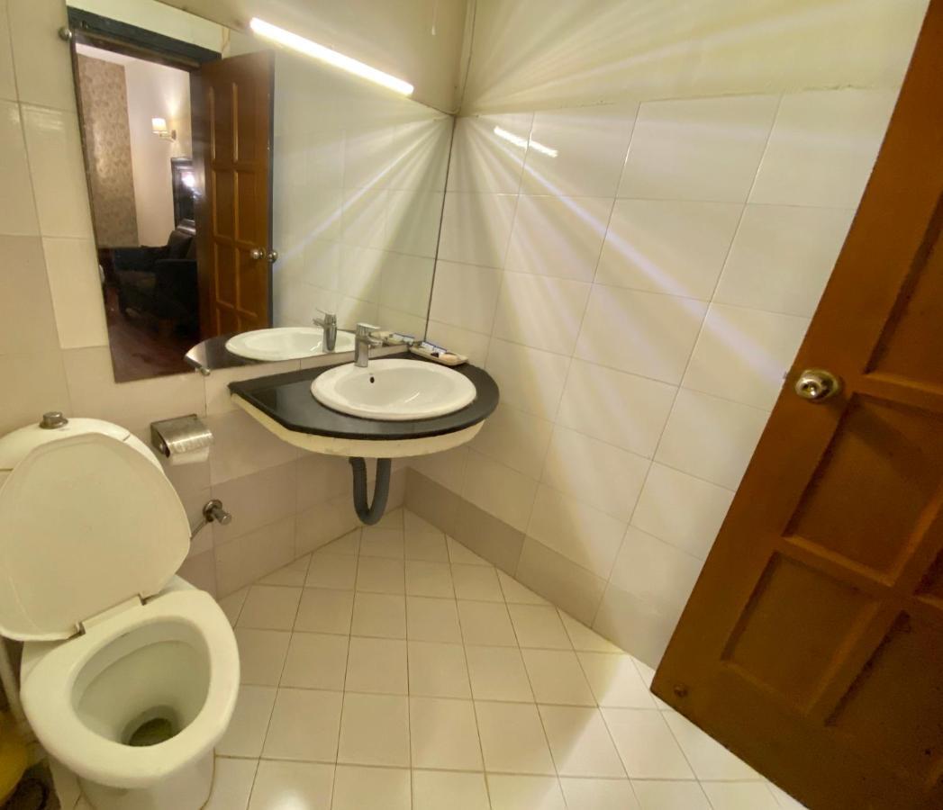 Shelton Hotel ラホール エクステリア 写真